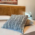 L'adret Гостевой дом 4*